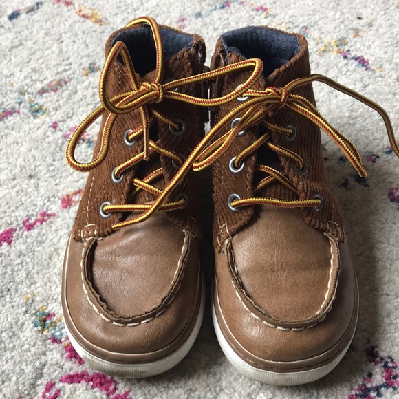 GAP Other - GAP / size 8 corduroy brown boot.
